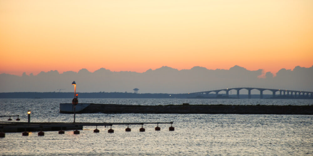 Skymning vid Färjestadens hamn, Öland