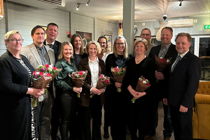 Gruppbild på de medarbetare som närvarade vid 2024 års firande av kommunens trogna 25-åringar.