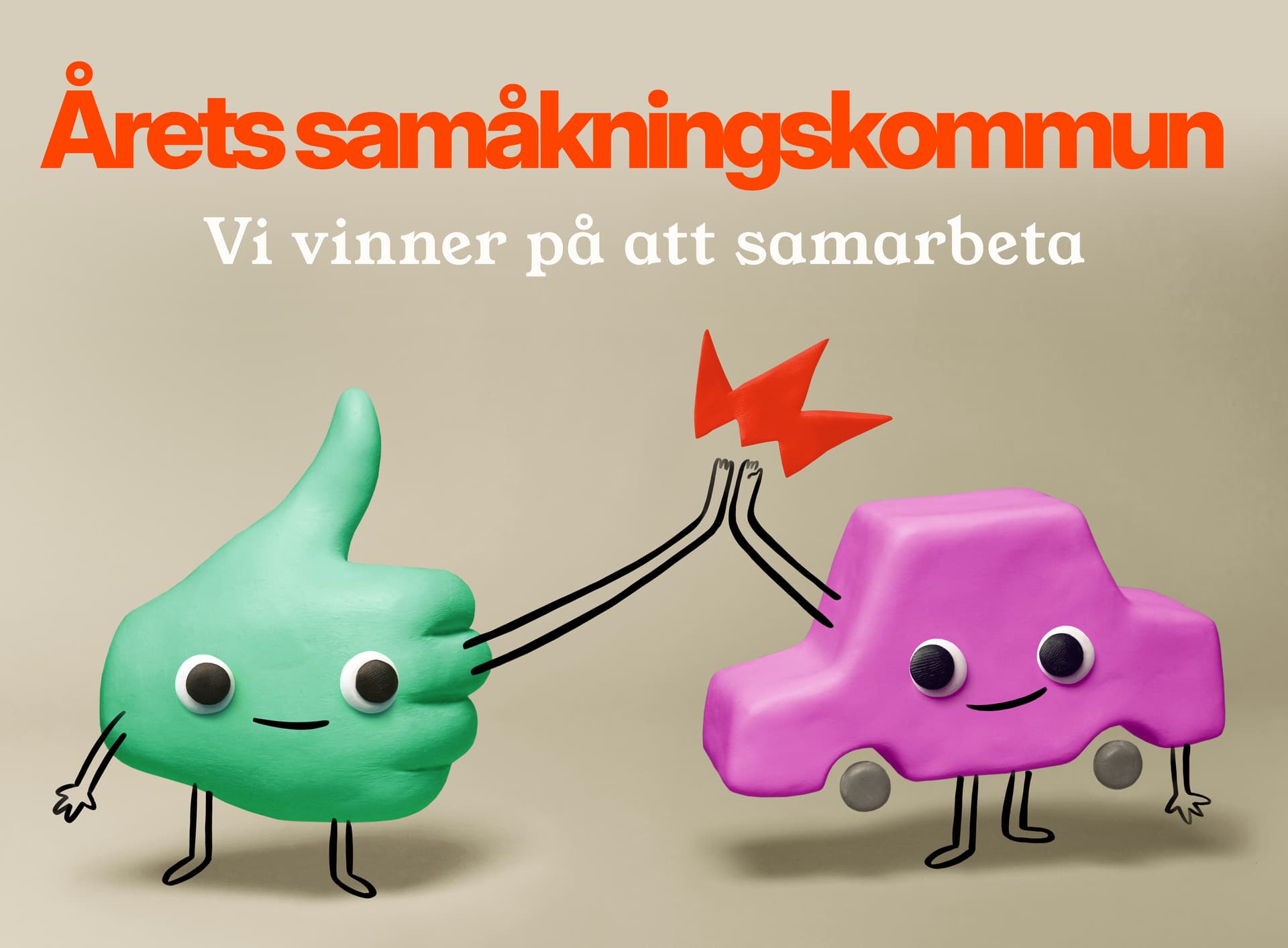 Två tecknade figurer, en grön tumme och en lila bil, gör high five under en röd stjärna. Text: ”Årets samåkningskommun” och ”Vi vinner på att samarbeta”. Neutral bakgrund, budskap om samarbete.